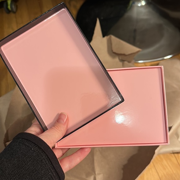 3 VICTORIA SECRET GIFT CARD HARD BOX - Picture 2 of 2